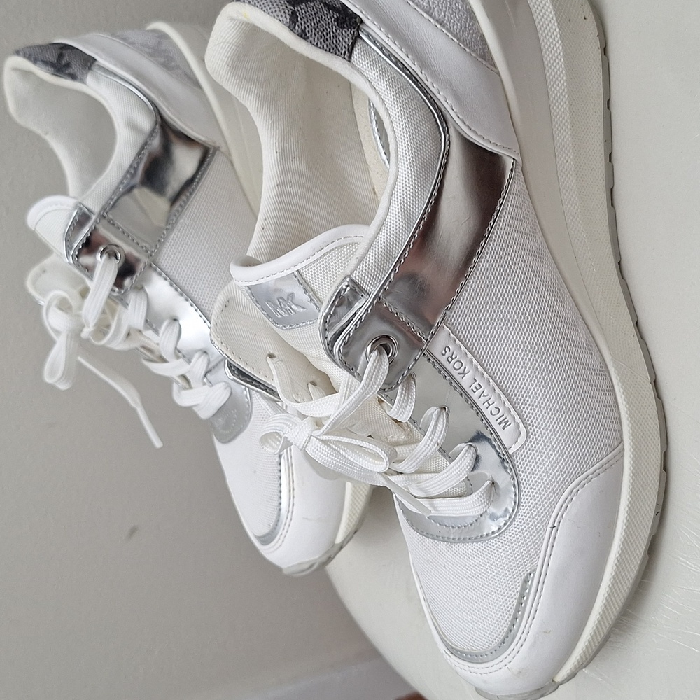 Michael Kors Women's White  and Silver Sneakers Size 7 M